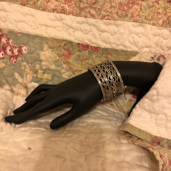 Cuff bracelet - Picture 4 of 5